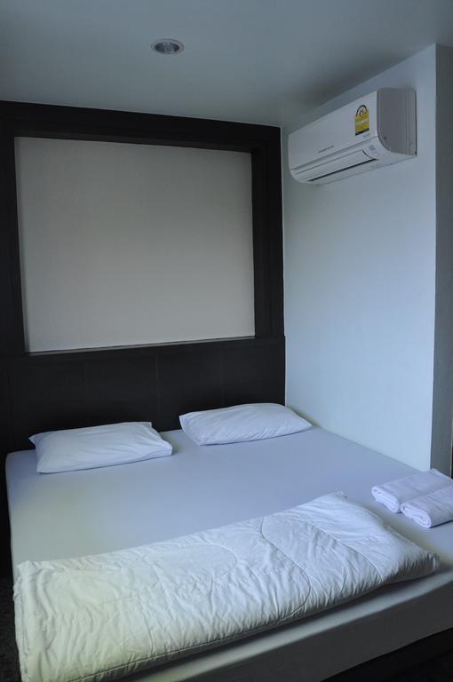 Thara House Hotel Bangkok Exterior foto
