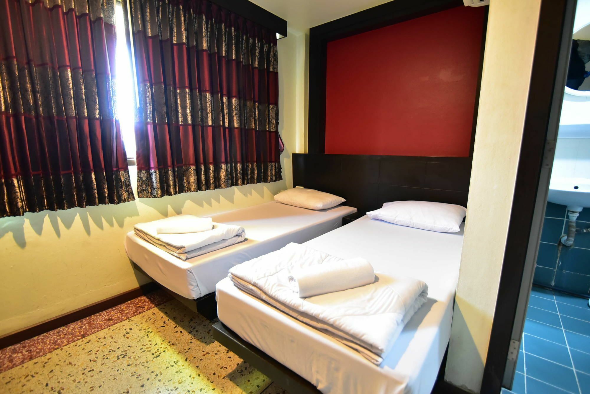 Thara House Hotel Bangkok Exterior foto